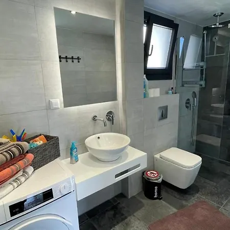 Thalassa * Néa Péramos