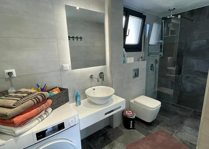 Thalassa * Néa Péramos